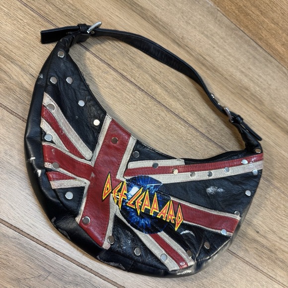*RARE* DEF LEPPARD ROCK OF AGES WILSON LEATHER PURSE SHOULDER BAG GRUNGE Grommet - Picture 1 of 13